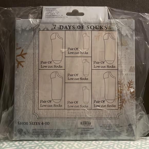 Harry Potter 7 Days of Socks - Picture 2 of 2